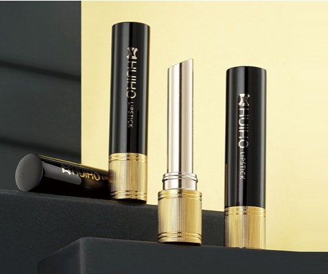 A proposito di Color Cosmetics Packaging
